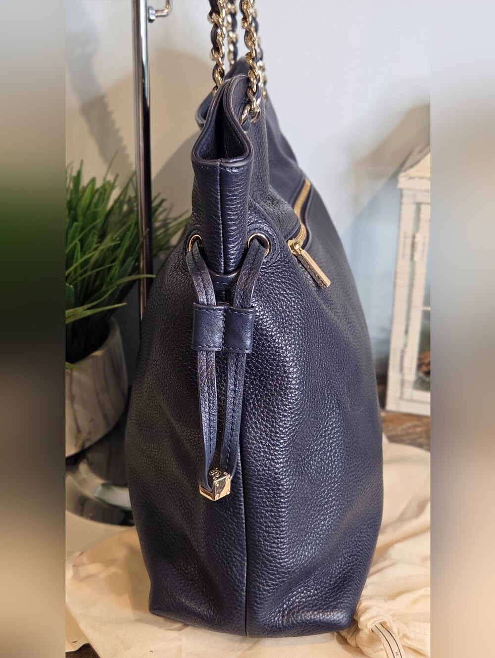 Tory Burch Navy Pebbled Leather Chain-Handle Tote with Wallet & Dustbag. - Picture 3 of 16